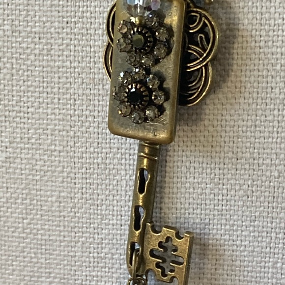 NWT Brass Key Necklace on Brass long chain with Swarovski Crystals - Picture 2 of 5